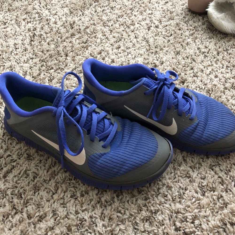 Nike tennis shoes